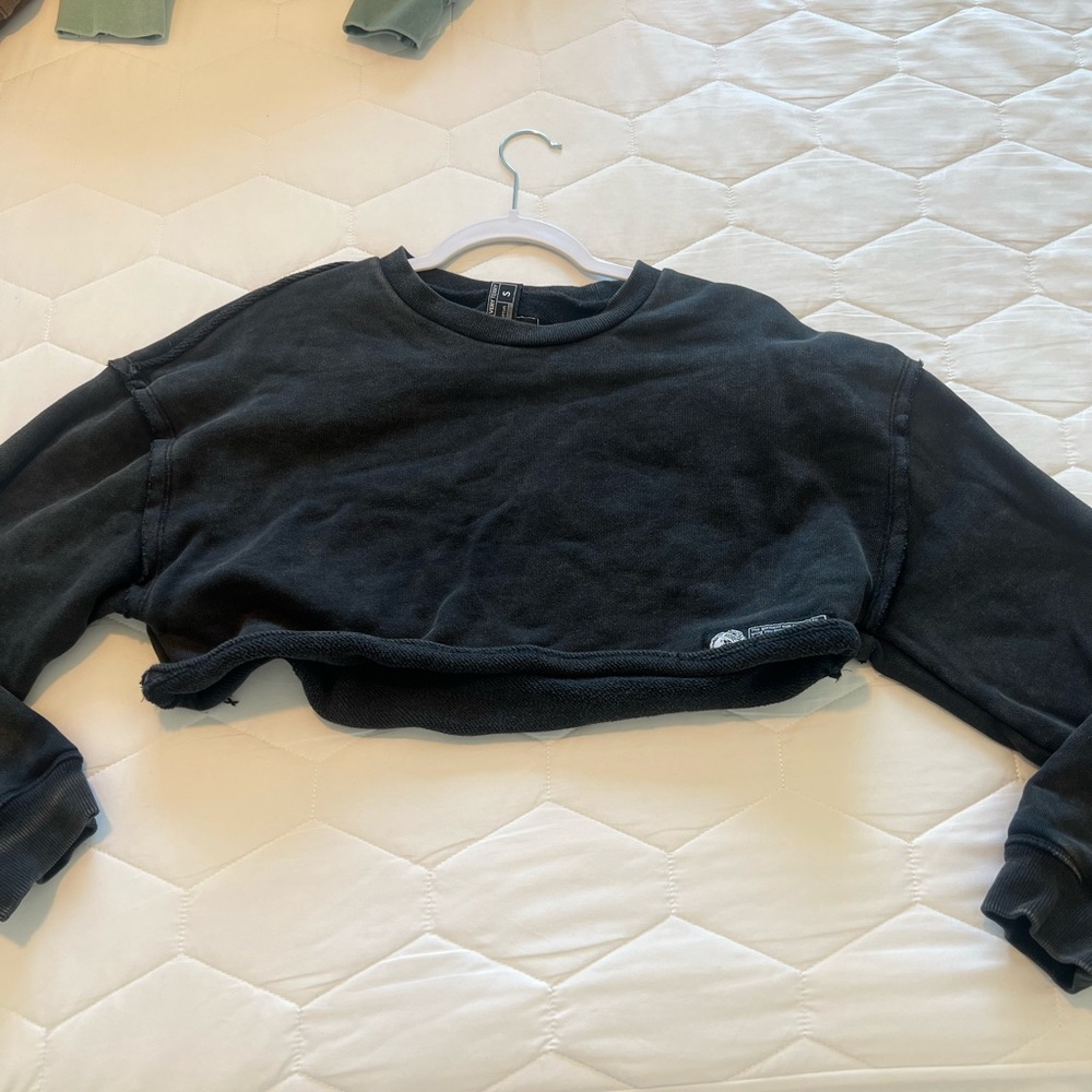 Alphalete Very Terry Black Cropped Sweatshirt